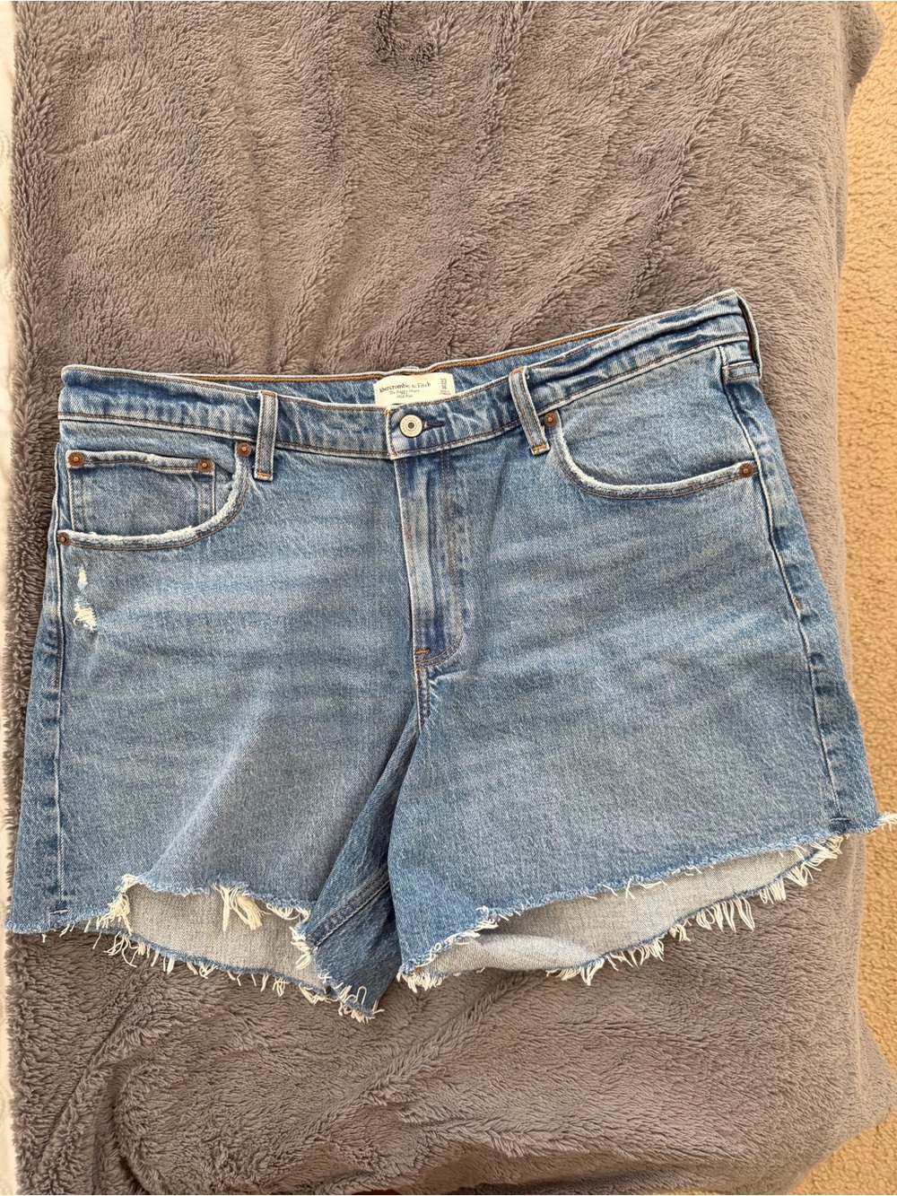 Abercrombie & Fitch The Baggy short Light Blue Denim Cutoff